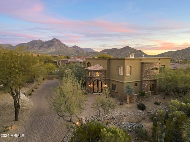 view of front of house featuring a mountain view