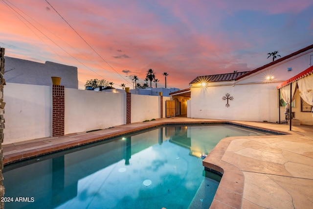 view of pool at dusk