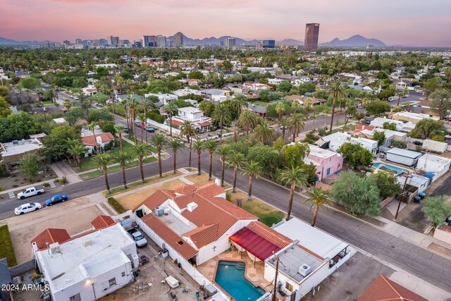 view of aerial view at dusk