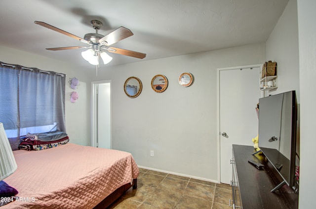 bedroom with ceiling fan