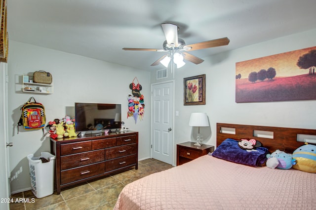 bedroom with ceiling fan