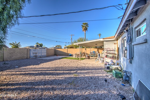 view of yard featuring a patio area