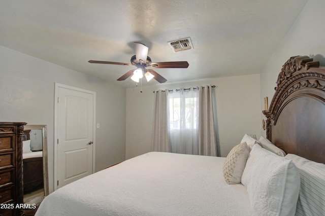 bedroom with ceiling fan