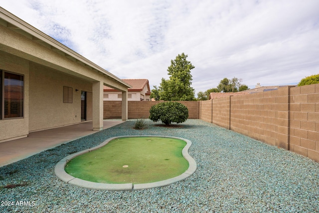 view of yard featuring a patio area