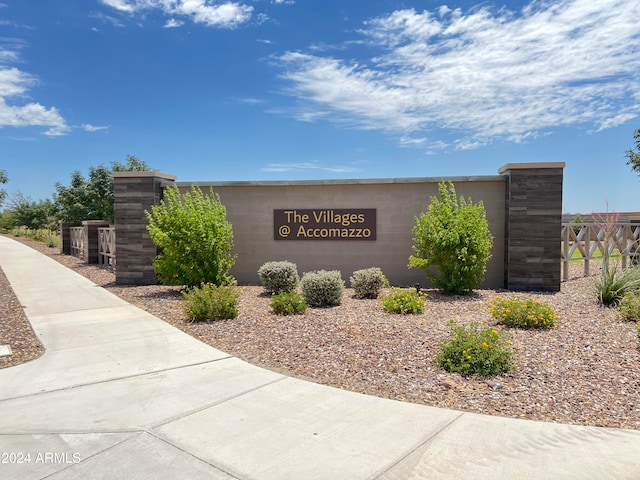 view of community / neighborhood sign