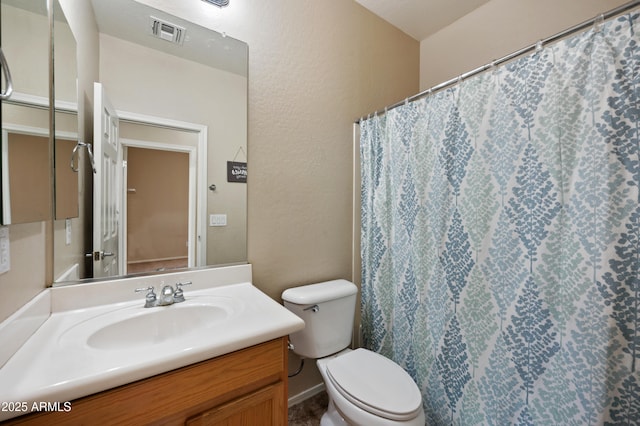 full bath with visible vents, toilet, a shower with shower curtain, vanity, and a textured wall