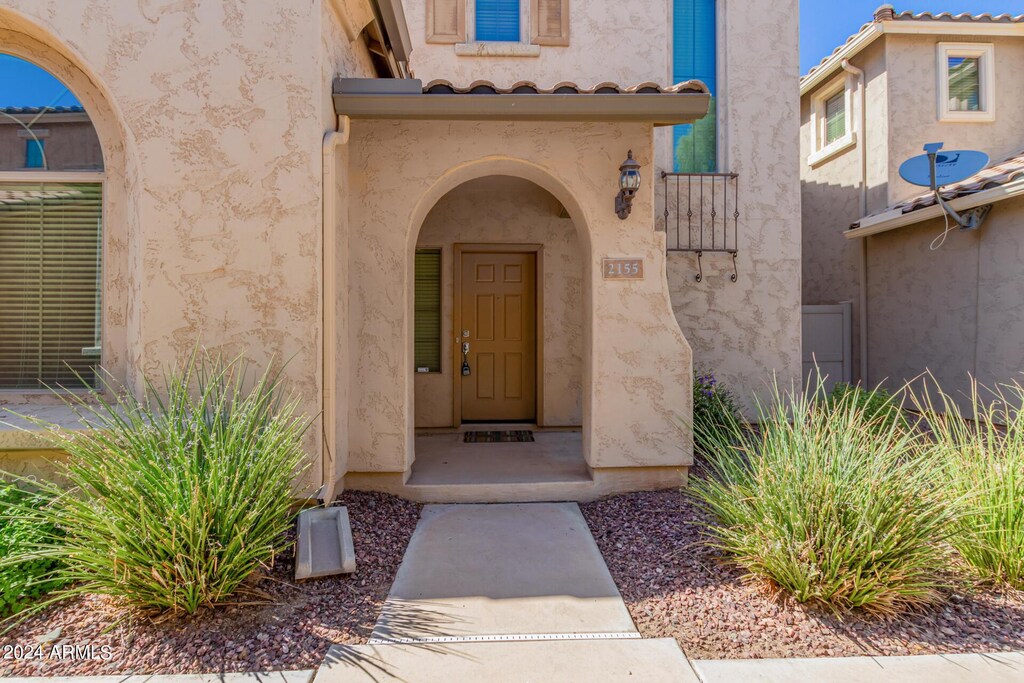 2155 W Scully Dr, Phoenix, AZ 85023 - doorway to property with stucco siding
