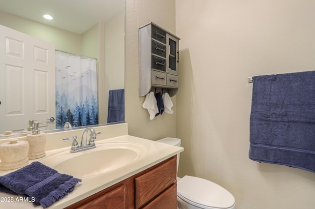 4975 W Gulch Dr, Eloy, AZ 85131 - full bathroom with toilet, curtained shower, vanity, and recessed lighting