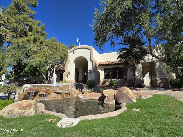 view of front of home featuring stucco siding and a tile roof