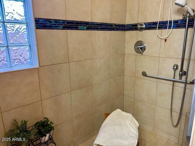 7604 E Sedalia Trl, Prescott Valley, AZ 86315 - interior details with tiled shower