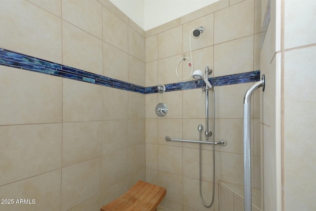 7604 E Sedalia Trl, Prescott Valley, AZ 86315 - bathroom featuring a tile shower