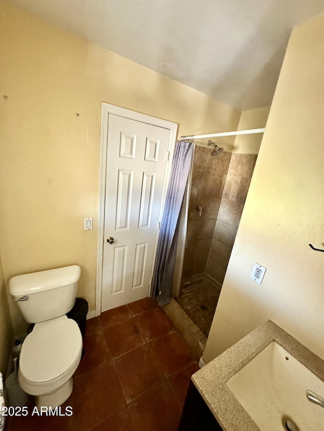 3211 W Campbell Ave, Phoenix, AZ 85017 - full bath featuring tile patterned flooring, tiled shower, and vanity