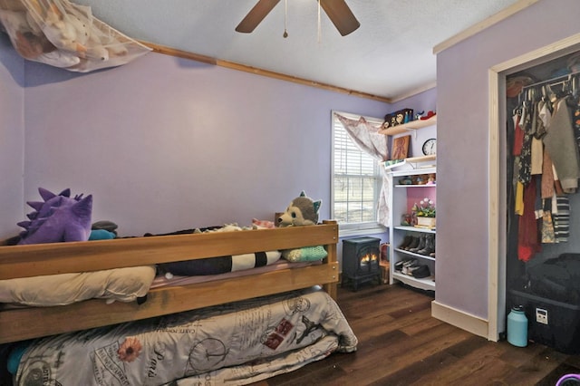 bedroom featuring dark wood-style floors and a ceiling fan