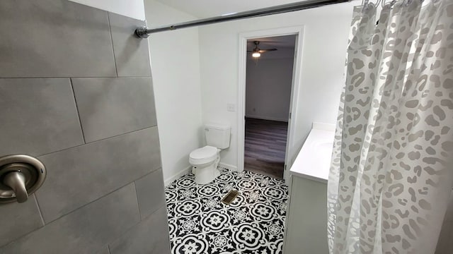 full bathroom featuring ceiling fan, tile patterned flooring, a shower with shower curtain, vanity, and baseboards