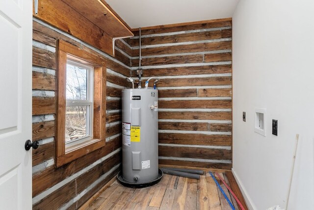 bathroom with baseboards, visible vents, toilet, wood finished floors, and vaulted ceiling