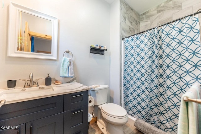 full bath with toilet, curtained shower, and vanity