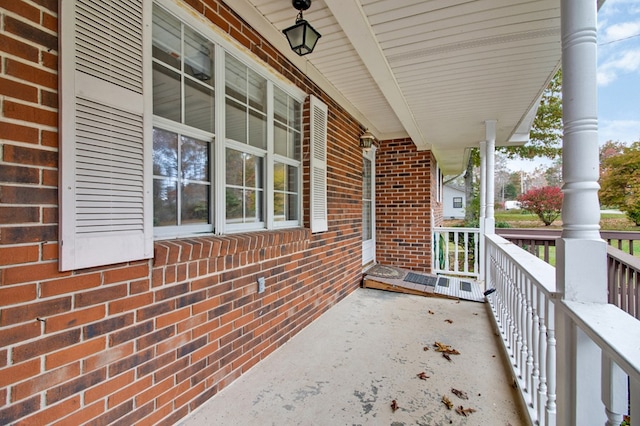 balcony featuring covered porch