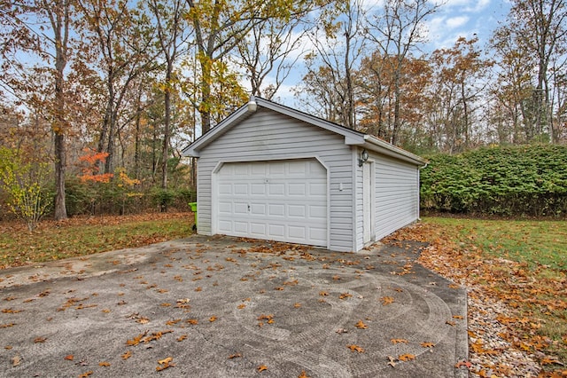 view of detached garage