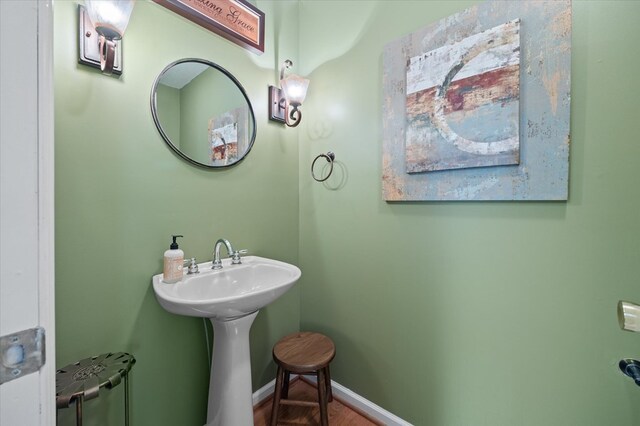 bathroom featuring a sink and baseboards