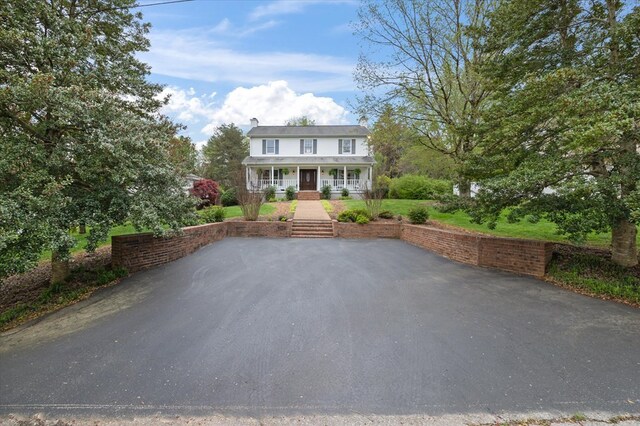 view of front of house featuring driveway and covered porch