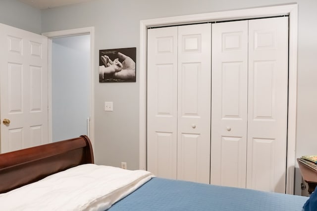 bedroom featuring a closet