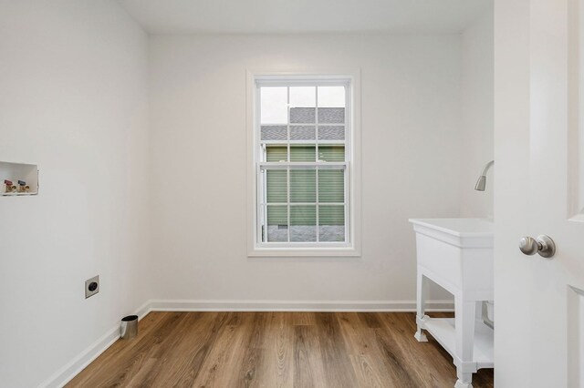 laundry room with washer hookup, electric dryer hookup, wood finished floors, laundry area, and baseboards