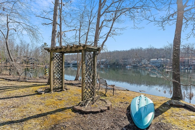 view of yard featuring a water view