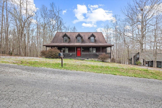 view of front of home featuring a porch and crawl space