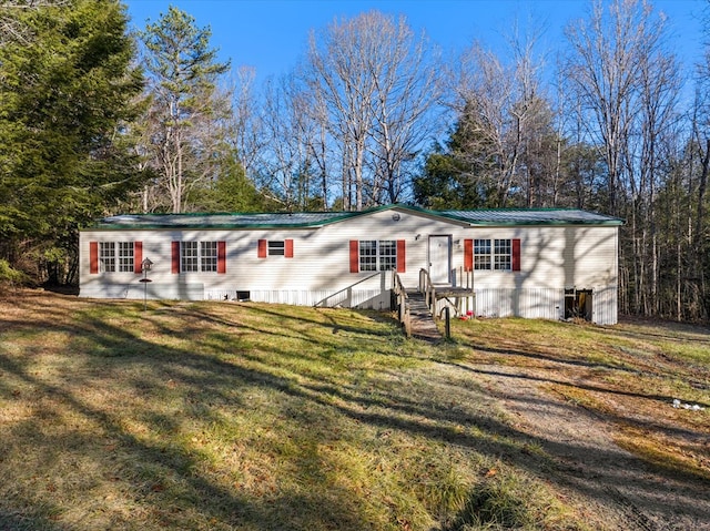 manufactured / mobile home with a front lawn