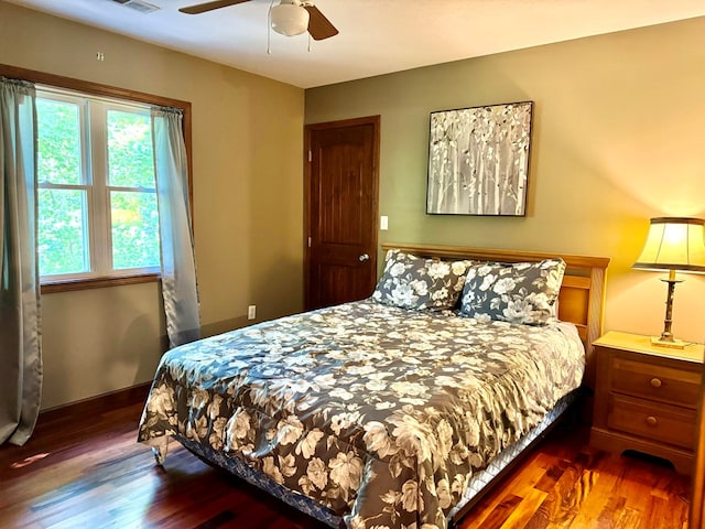 bedroom with dark wood-style floors and ceiling fan