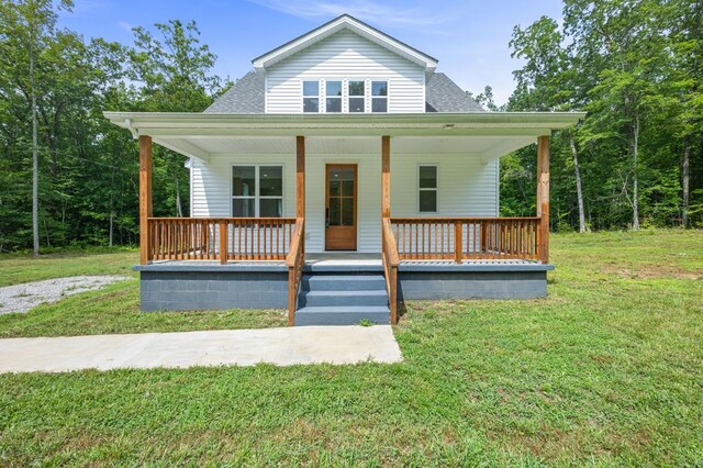 bungalow featuring a shingled roof, a front lawn, and a porch