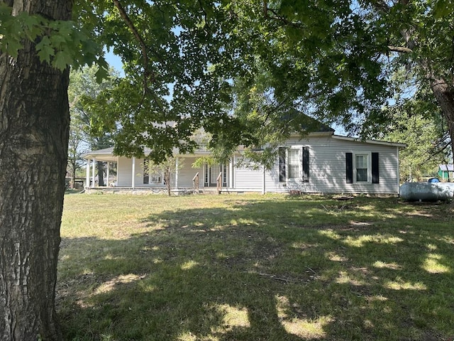 view of front of house with a front yard