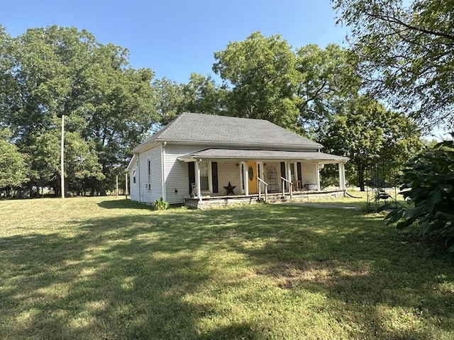 view of front of property featuring a porch and a front lawn