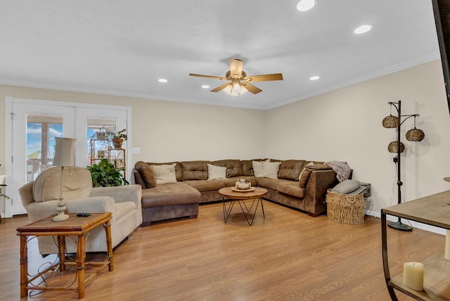 living room featuring recessed lighting, crown molding, light wood finished floors, and ceiling fan