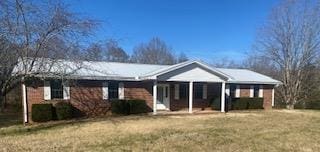 ranch-style house with a front yard