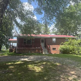 5740 S York Hwy, Clarkrange, TN 38553 - view of front of property featuring a porch and a front lawn