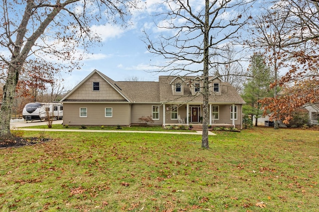 view of front of house featuring a front lawn