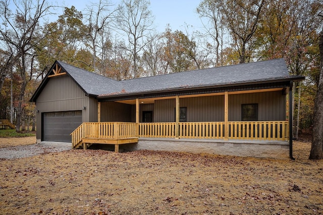 view of front facade featuring a garage