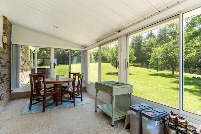 sunroom with lofted ceiling