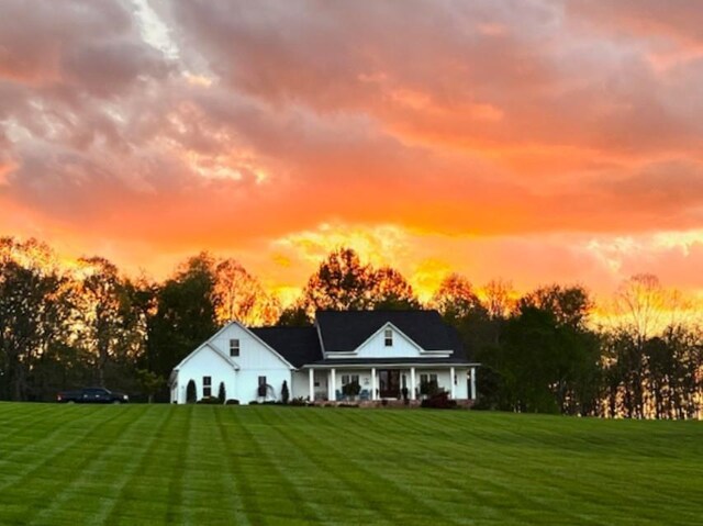 8275 Medlin Rd, Baxter, TN 38544 - view of front of house featuring covered porch and a lawn