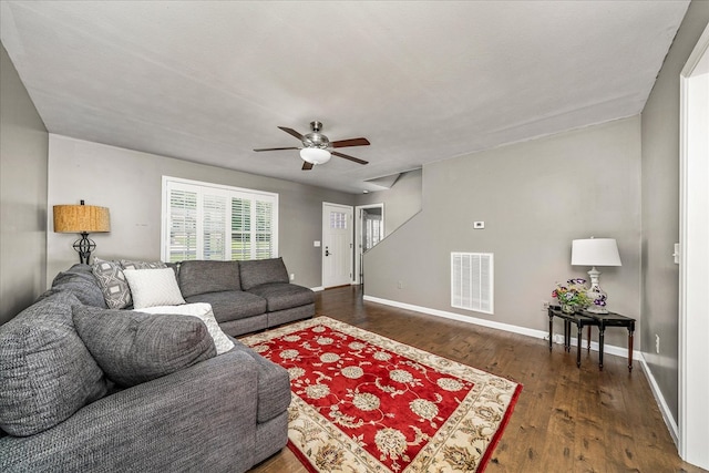 139 Rachelle Pl, Baxter, TN 38544 - living area with wood finished floors and a ceiling fan