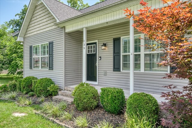 139 Rachelle Pl, Baxter, TN 38544 - doorway to property with a shingled roof