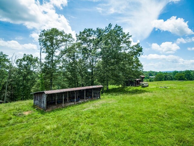 view of yard with a pole building and an outdoor structure