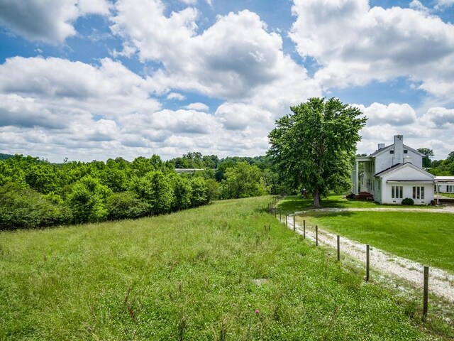 view of yard featuring a rural view