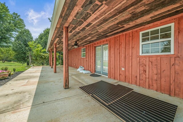 view of patio with ceiling fan