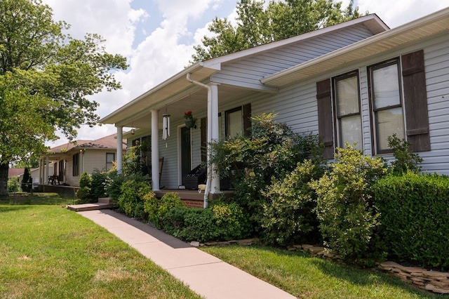5414 Doubleview Cir, Baxter, TN 38544 - view of side of home featuring a porch and a yard