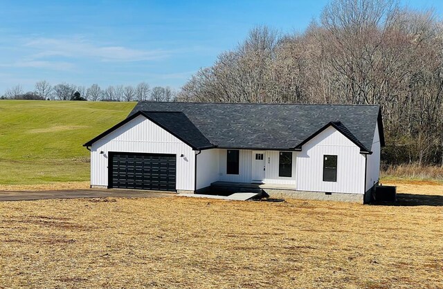 modern inspired farmhouse with a garage, roof with shingles, crawl space, and a front yard