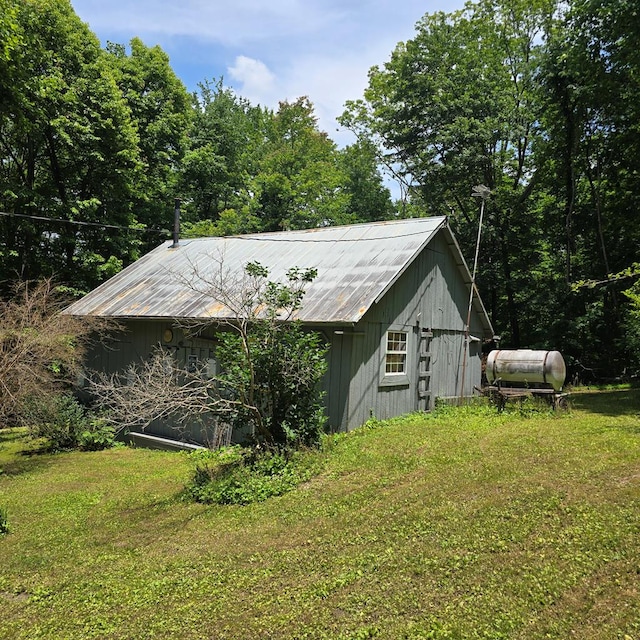 190 Roughshod Ln, Hilham, TN 38568 - view of side of home featuring a lawn, a metal roof, and an outdoor structure