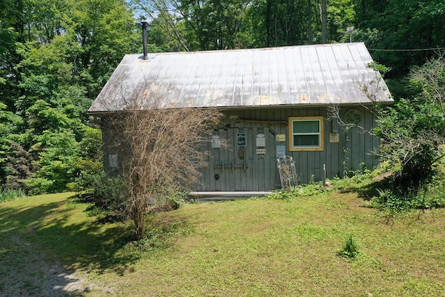 190 Roughshod Ln, Hilham, TN 38568 - view of front of property with a front yard, board and batten siding, an outbuilding, a standing seam roof, and a metal roof