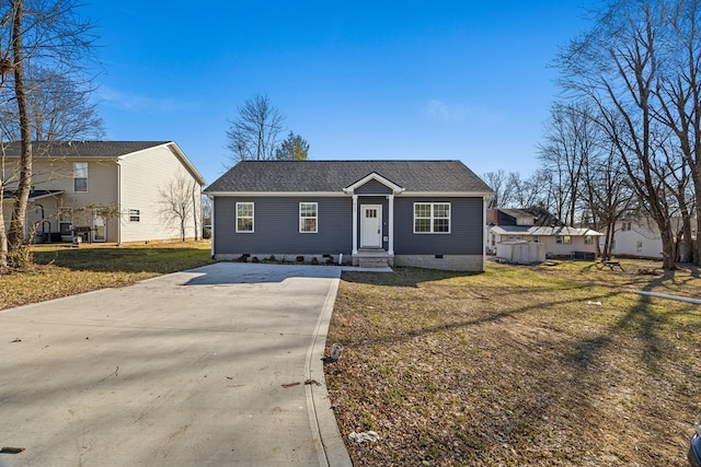 view of front of house featuring crawl space and a front yard